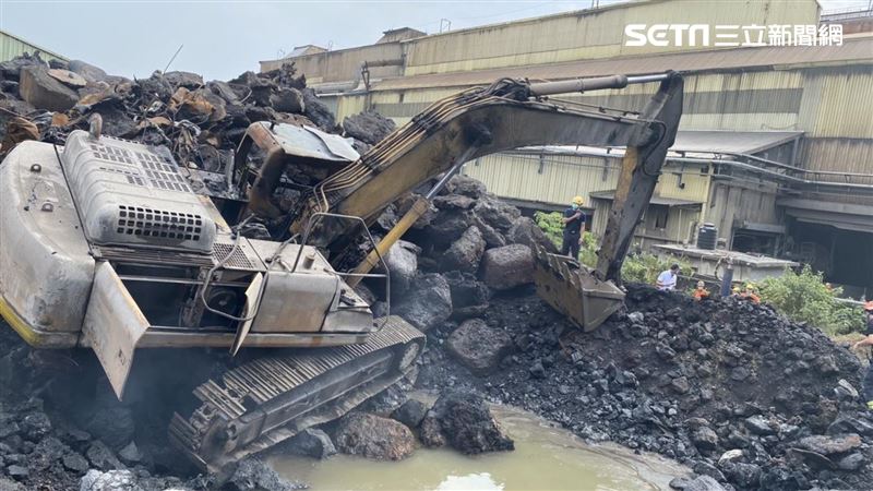 海光煉鋼廠爆炸　彈燒怪手1人當場燒死