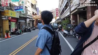 鹿港十大美食！日型男超在地倒著喝麵線糊