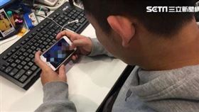 男生,打遊戲,手遊,低頭族