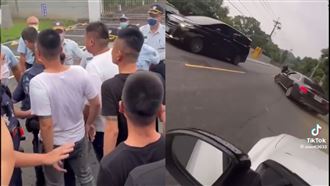 20平頭弟接大哥出獄！推嗆警2分鐘鳥獸散