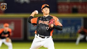 宋文華中職一軍初登板3局無失分  自評可以更好統一獅隊投手宋文華（圖）20日中職一軍初登板，對樂天桃猿隊先發投3局無失分、無關勝敗，宋文華表示蠻緊張的，身體有點緊繃，並不滿意首戰表現，希望可以修正控球，不要讓打者太輕易上壘。（統一獅隊提供）中央社記者謝靜雯傳真  111年9月20日