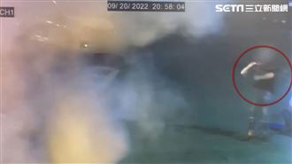 汽油彈燒機車！惡男點火狂擲畫面曝光