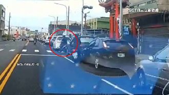騎士車禍重摔！13秒影片曝　網友抓真凶