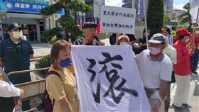 「藍天行動聯盟」智國民黨中央向朱立倫抗議。（圖／記者鄭佩玟攝影）