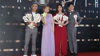 首接金鐘紅毯主持 楊小黎4招鏟肉備戰