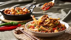 饗賓餐旅首次走出六都前進東台灣，首站進駐宜蘭！川菜連鎖餐廳「開飯川食堂」選在宜蘭新月廣場4樓熱鬧開幕！（圖／饗賓餐旅提供）