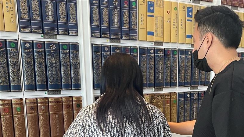 余祥銓李亞萍探視余苑綺　哀傷背影惹鼻酸