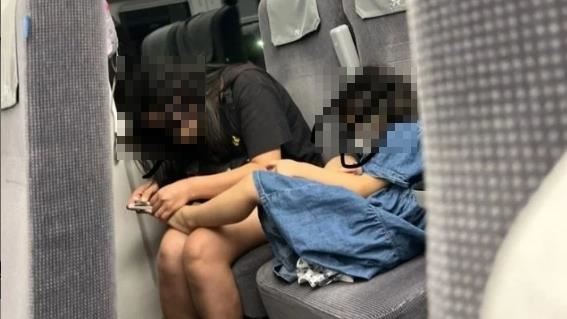 母女搭台鐵剪腳指甲！她崩潰：素質堪憂