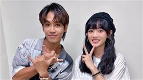 木木圓夢和鼓鼓一起演唱。（圖／華研國際提供）