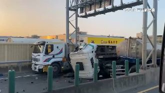 油罐車疑未注意追撞聯結車　駕駛幸僅輕傷