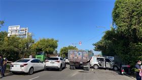 桃園,連環撞,車禍,聯結車（圖／翻攝畫面）