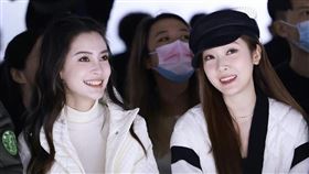 ▲Angelababy和Jessica秀場同框，兩人互動超有愛。（圖／翻攝自微博女明星私服）