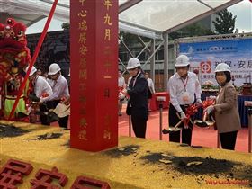 屏東縣首案社會住宅「瑞屏安居」於2022年9月21日辦理動土典禮，總經費超過20億元，預計於2026年完工。(圖/屏東縣政府)