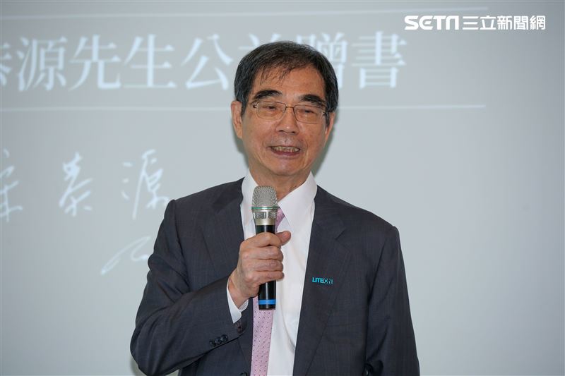 宋恭源先生出席公益贈書活動，邀請林懷民、嚴長壽、張孝威齊聚對談科技與人文。（圖／記者楊澍攝影）