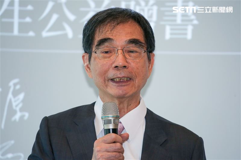 宋恭源先生出席公益贈書活動，邀請林懷民、嚴長壽、張孝威齊聚對談科技與人文。（圖／記者楊澍攝影）