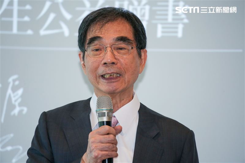 宋恭源先生出席公益贈書活動，邀請林懷民、嚴長壽、張孝威齊聚對談科技與人文。（圖／記者楊澍攝影）