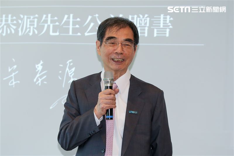 宋恭源先生出席公益贈書活動，邀請林懷民、嚴長壽、張孝威齊聚對談科技與人文。（圖／記者楊澍攝影）