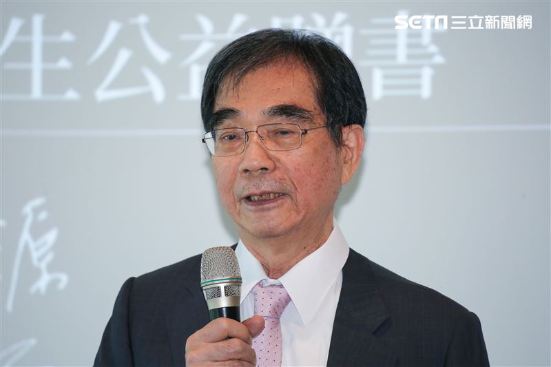 宋恭源先生出席公益贈書活動，邀請林懷民、嚴長壽、張孝威齊聚對談科技與人文。（圖／記者楊澍攝影）