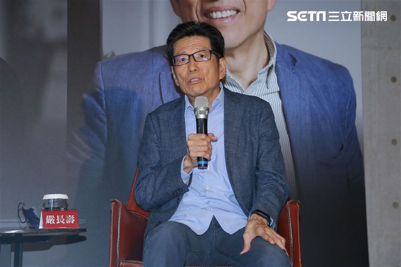 宋恭源先生出席公益贈書活動，邀請林懷民、嚴長壽、張孝威齊聚對談科技與人文。（圖／記者楊澍攝影）