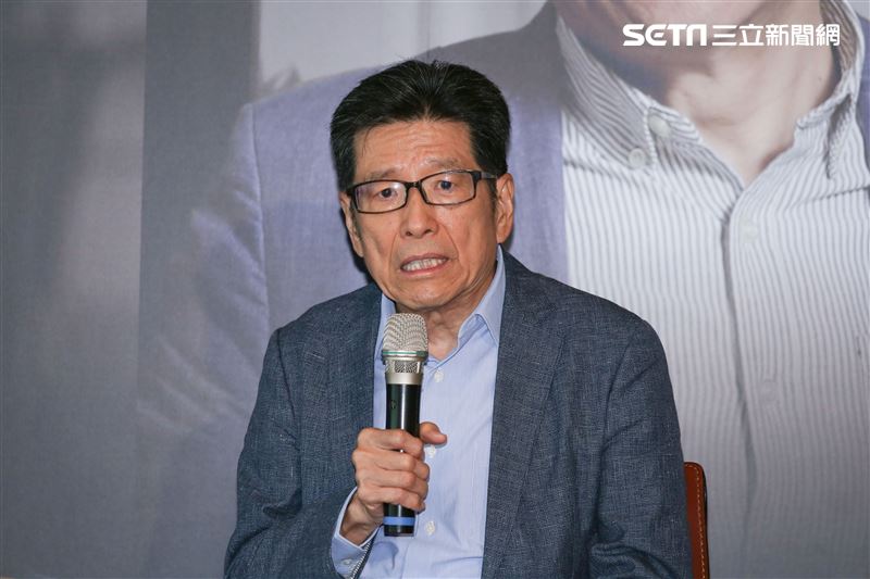 宋恭源先生出席公益贈書活動，邀請林懷民、嚴長壽、張孝威齊聚對談科技與人文。（圖／記者楊澍攝影）