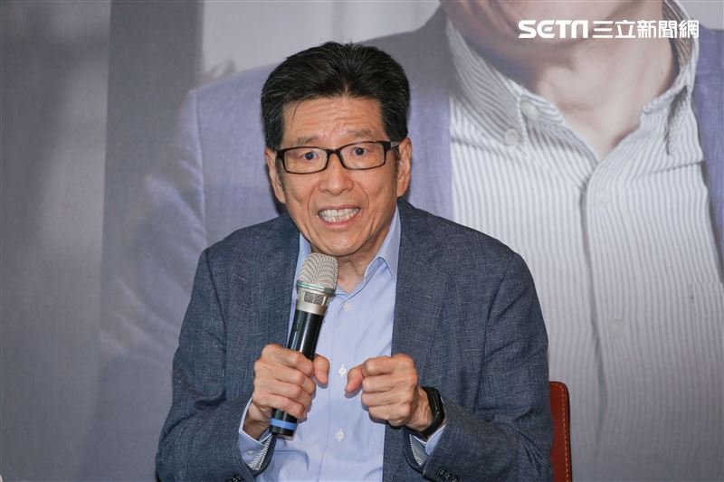 宋恭源先生出席公益贈書活動，邀請林懷民、嚴長壽、張孝威齊聚對談科技與人文。（圖／記者楊澍攝影）