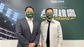 具有30年以上日本國家隊防護官資歷的河野德良（左）將任台鋼國際顧問。（圖／台鋼雄鷹提供）