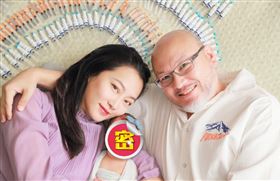 趙小僑（左）和劉亮佐（右）結婚四年多，育有一名女兒「典典」。（圖／翻攝自趙小僑IG）