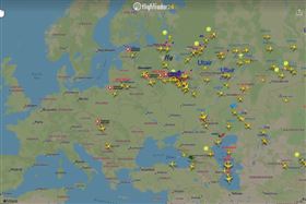 ▲俄羅斯總統普丁下達軍事動員令，要動員30萬預備役男到烏克蘭打仗，消息一出，Flightrader24.com公布宛如天女散花般的逃難潮航班軌跡。（圖／翻攝自Flightrader24.com官方臉書)