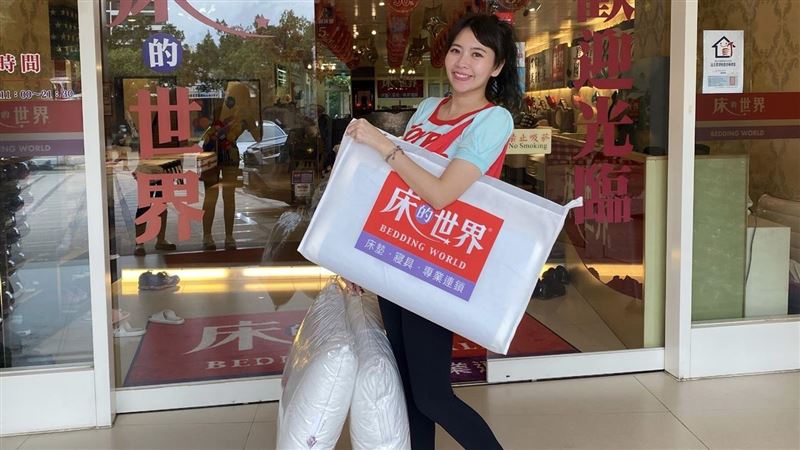 床的世界慶開幕！飯店抗菌枕99元歡慶價帶回家