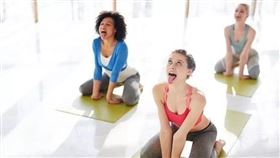 瑜珈，獅子式，笑出來，治口臭口吃（圖／台灣瑜珈推廣協會）