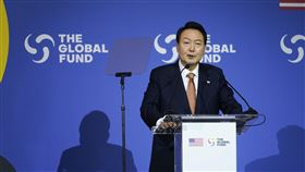 南韓總統尹錫悅於美國當地時間21日出席位在紐約舉辦的「第7屆全球基金增資會議」（Global Fund Seventh Replenishment Conference）。（圖／美聯社／達志影像）