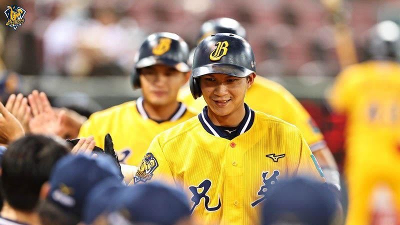 岳政華3分彈轟王牌黃子鵬　兄弟疾走5連勝