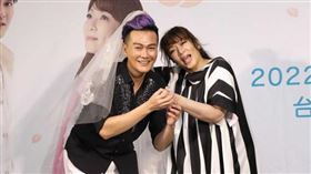 ▲趙詠華、林俊逸將一起開唱，在記者會上還披頭紗。（圖／焦正德攝／CTWANT提供）