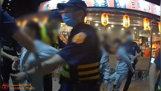 慶生持刀狂追…警抓少年飲酒！9屁孩大鬧警局