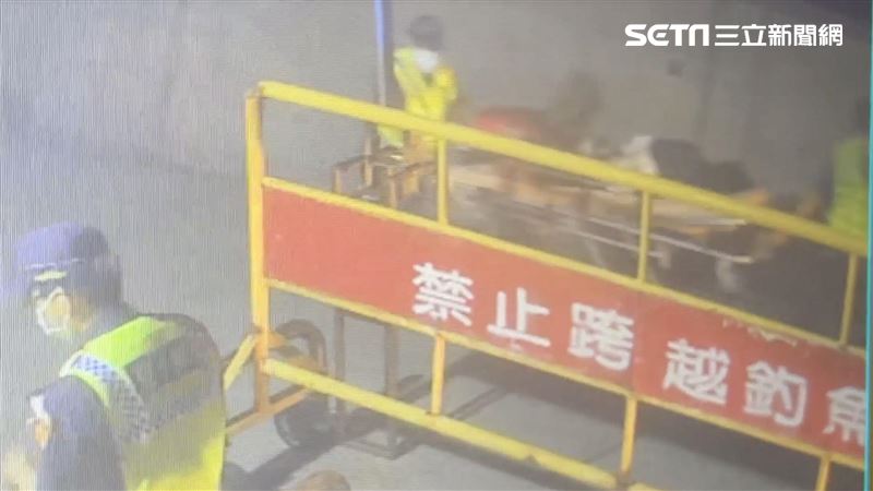 男騎車入港躺著出來　因改裝車太吵被砍