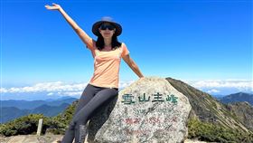 ▲賈永婕「三鐵貴婦」熱愛運動，12小時直奔雪山山頂。（圖／翻攝自臉書賈永婕的跑跳人生）