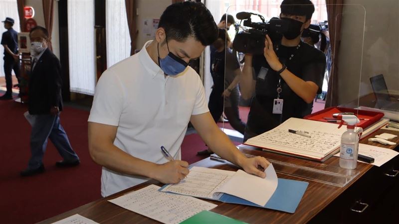 比照辦理？游毓蘭認祖歸宗　蔣萬安避答