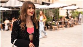 ▲莉莉柯林斯（Lily Collins）曬《艾蜜莉在巴黎3》劇照。（圖／翻攝自IG lilyjcollins）