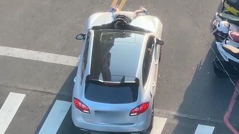 男「趴車」不肯走飆速開200M！玩命原因曝