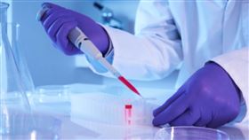 細胞療法目前也僅應用於個人化疾病的小眾治療，大多應用為幹細胞移植及癌症輔助治療、血液和免疫系統疾病、退化性關節炎及膝關節軟骨缺損等。預計2022年底將公告的再生醫療相關專法，從國家主導推動再生醫療產業發展。