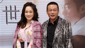 尹馨「童話．世界」飾律師　李康生詮釋狼師電影「童話．世界」10月7日即將在台上映，23日在台北舉行宣傳記者會，片中飾演律師的尹馨（左）負責為扮演補習班狼師的李康生（右）打官司，往來交鋒展現精湛演技。中央社記者鄭傑文攝  111年9月23日