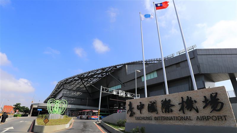 台中機場跑道燈故障　停止起降2小時