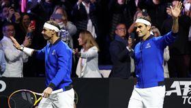 ▲費德勒（Roger Federer）生涯最終戰以落敗收場。（圖／翻攝自ATP Tour推特）