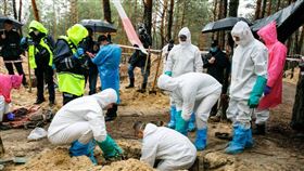 烏克蘭稱伊久姆挖出447具遺體　30具似曾「受酷刑」（圖／翻攝自Defense of Ukraine推特）