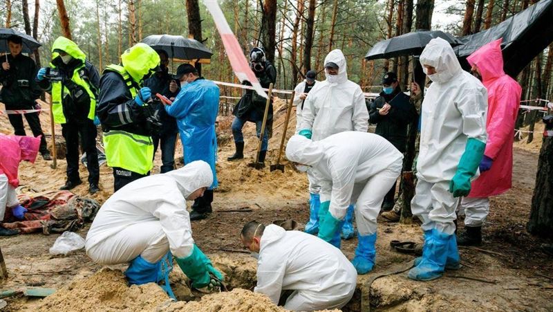烏伊久姆挖出百具遺體　30具似曾受酷刑