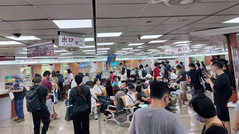 換護照要等100多號？免等撇步曝光