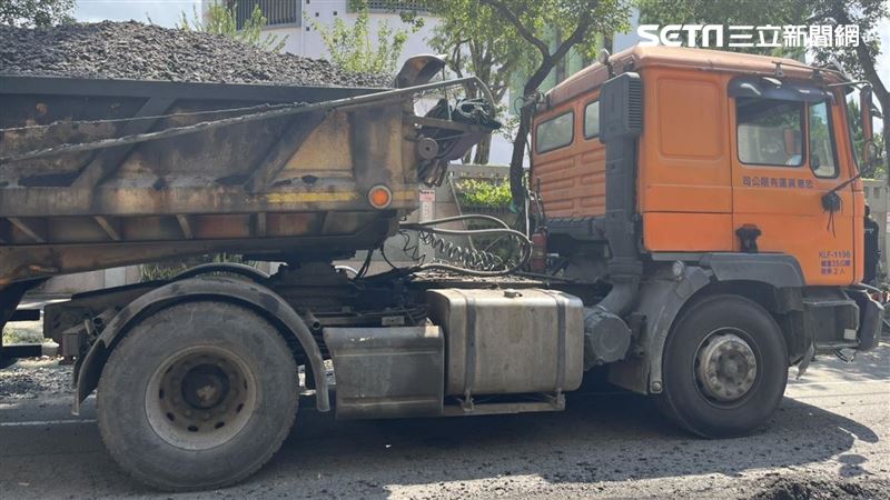 台中道路刨除工程　1男遭同事倒車輾斃