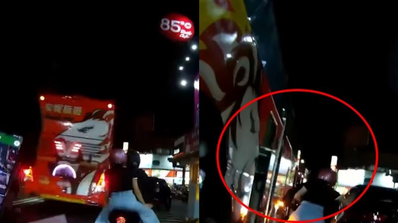 遊覽車路中央開車門　騎士慘被擊落！