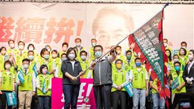 黃偉哲百工百業後援會成立  蔡英文到場授旗尋求連任的台南市長黃偉哲（前右）24日下午在嘉南藥理大學成立百工百業後援會，民進黨主席蔡英文（前左）到場授旗，拉抬聲勢。（黃偉哲競選總部提供）中央社記者張榮祥台南傳真  111年9月24日