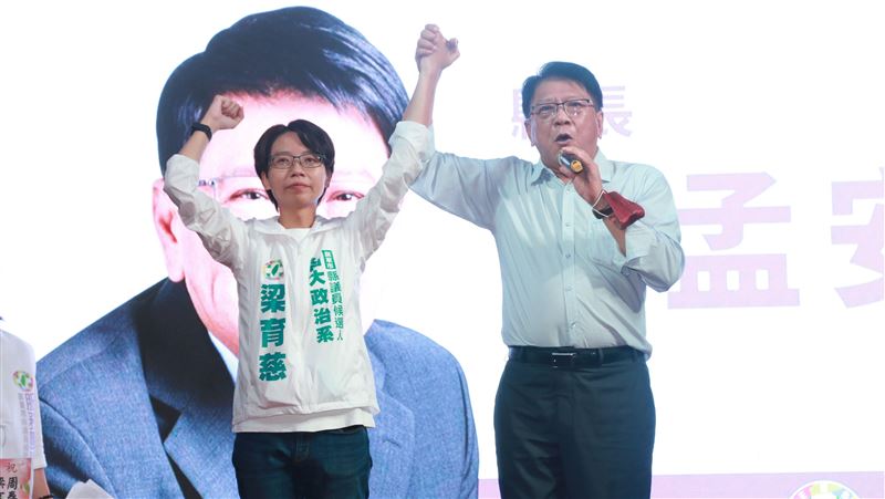 南北立委、縣長相挺　屏縣議員新人梁育慈